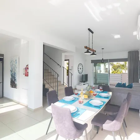 Casa De Nicole Protarász