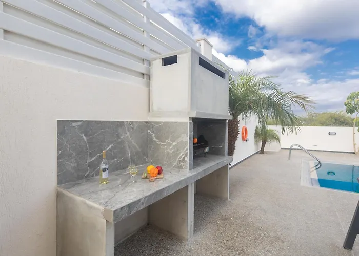 Casa De Nicole * Protaras